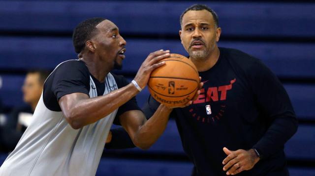 体育app-阿德巴约蜕变功臣！马利克·阿伦栽培3位全明星中锋