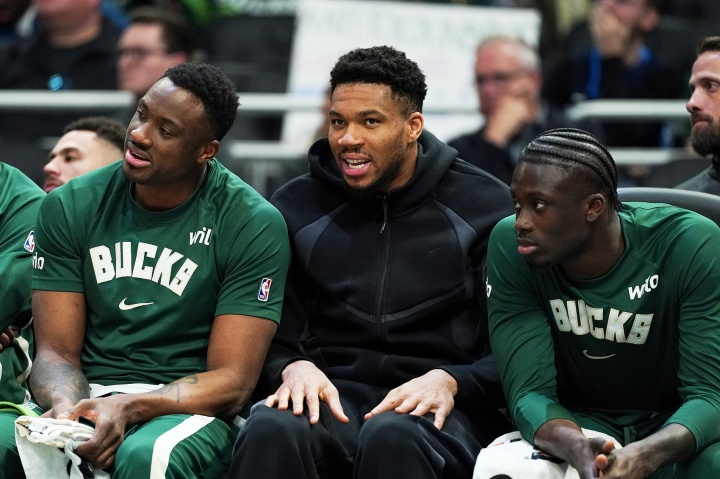 体育平台-Shams:字母哥目标是三兄弟一起登场 创NBA历史!